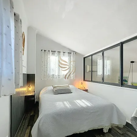 For 6 People With Wifi, Parking, And Garden 别墅 Saint-Raphaël