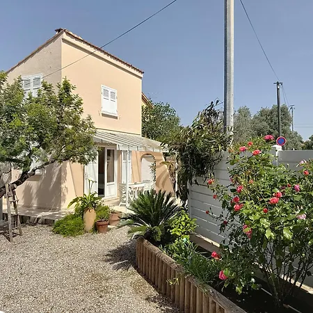 For 4 People With Wifi, Parking, And Garden Prázdninový dům Saint-Raphaël