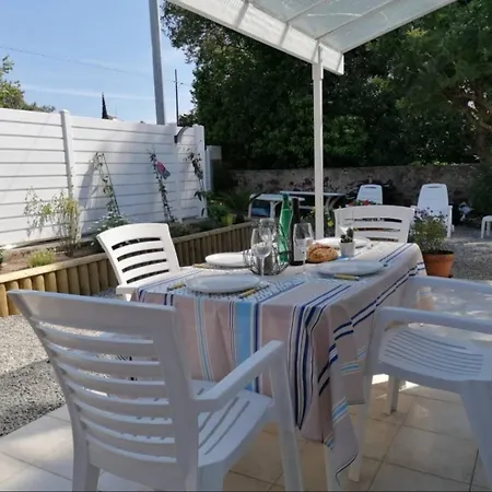 For 6 People With Wifi, Parking, And Garden 别墅 Saint-Raphaël